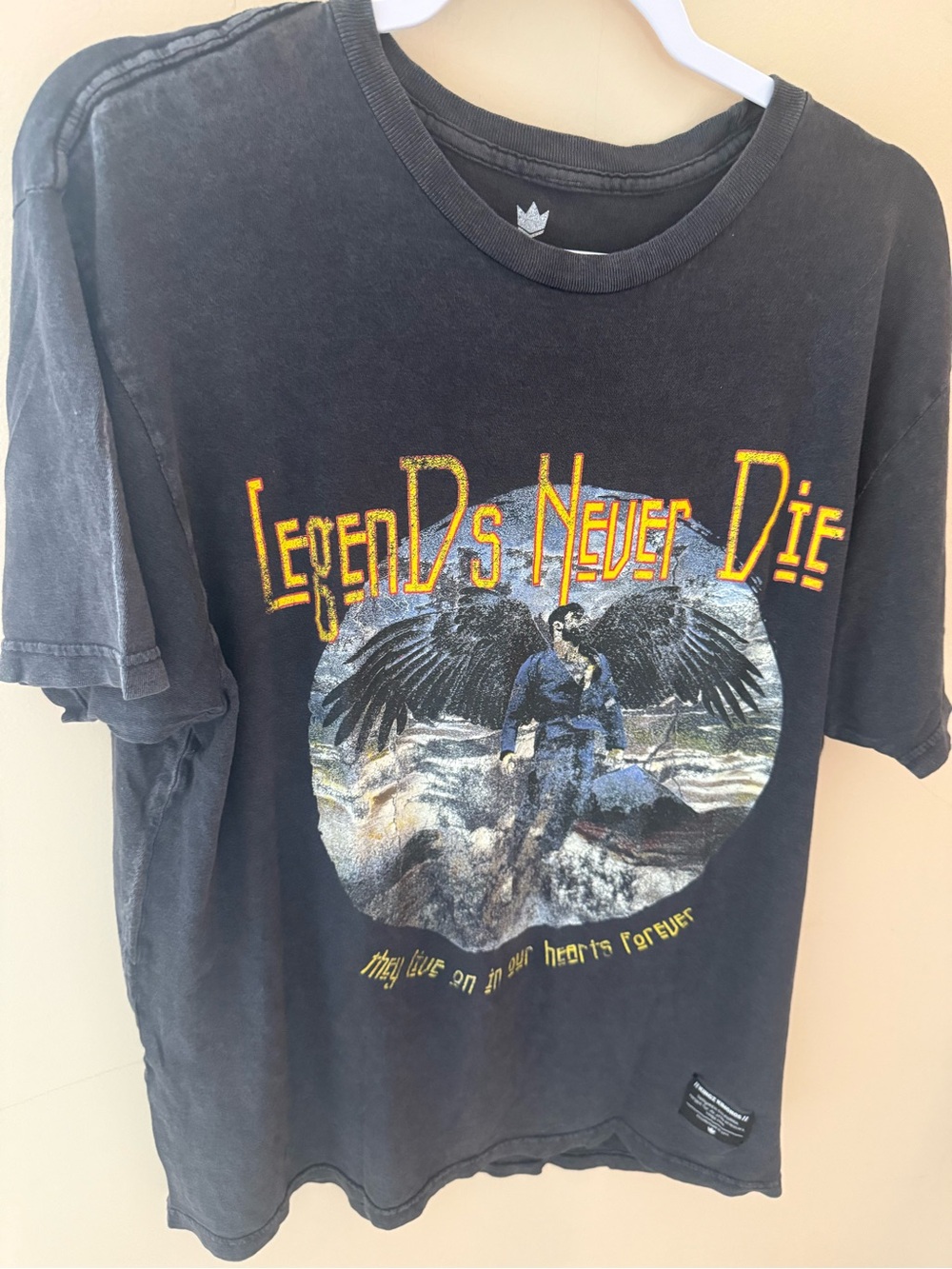 Legends Never Die graphic distressed t shirt black size L